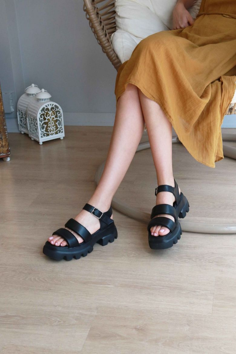 Kemer Detaylı Kalın Taban Hakiki Deri Çift Bantlı Sandalet  SİYAH resmi