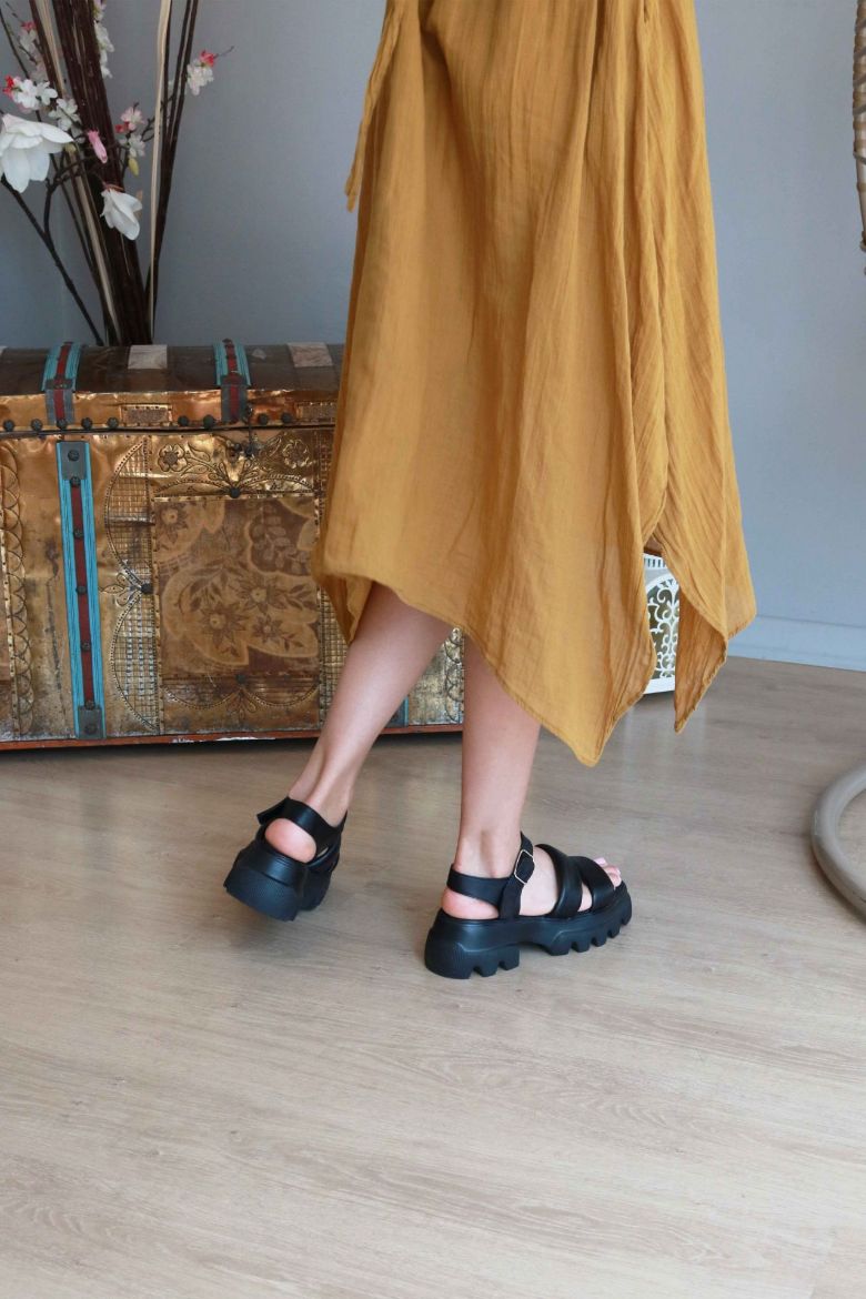 Kemer Detaylı Kalın Taban Hakiki Deri Çift Bantlı Sandalet  SİYAH resmi