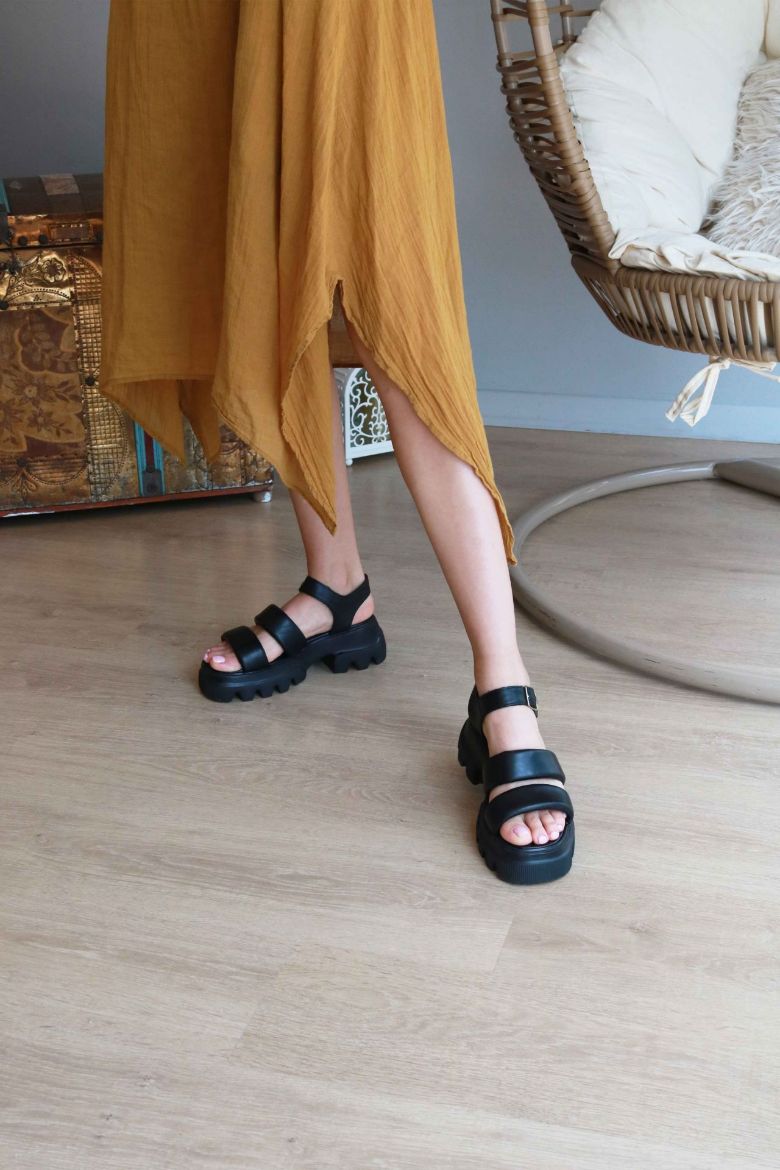 Kemer Detaylı Kalın Taban Hakiki Deri Çift Bantlı Sandalet  SİYAH resmi