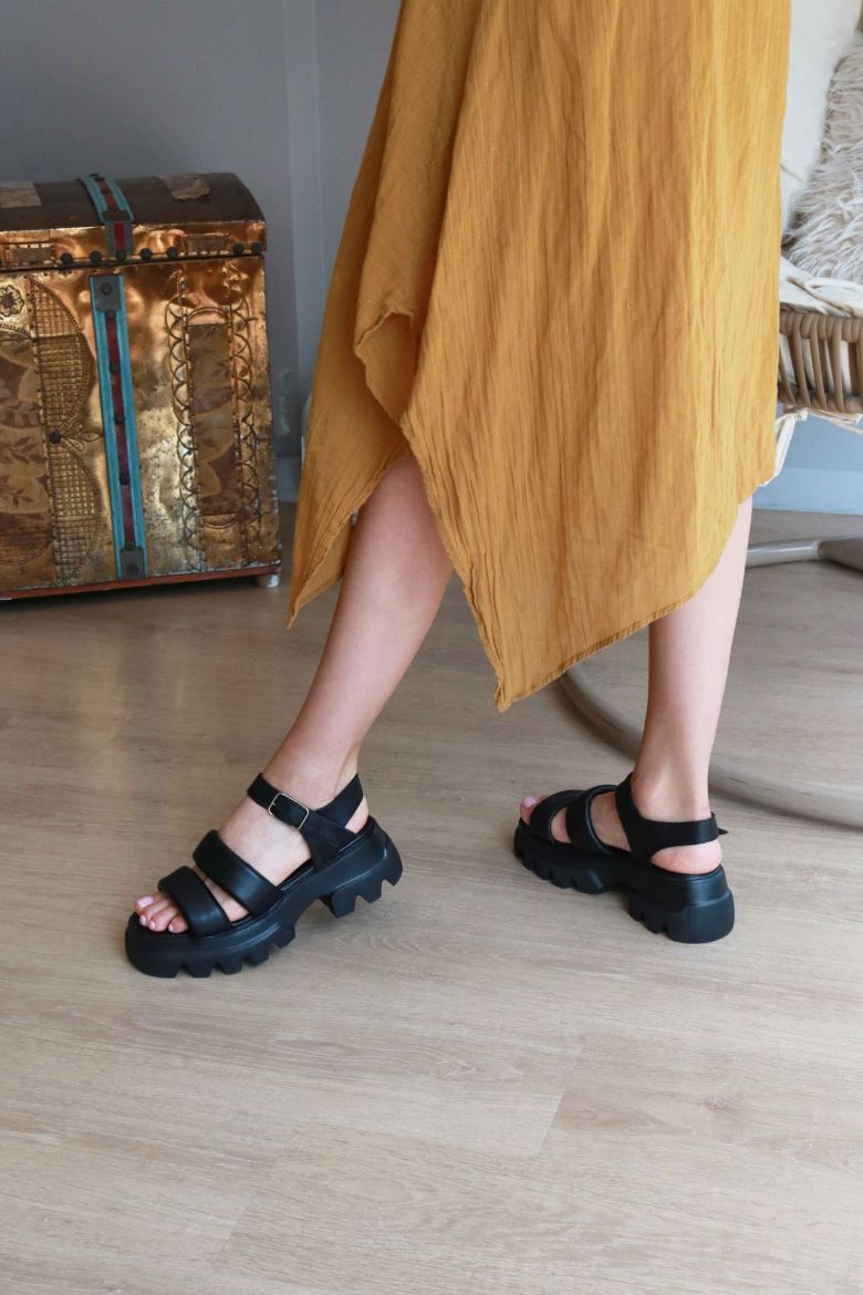 Kemer Detaylı Kalın Taban Hakiki Deri Çift Bantlı Sandalet  SİYAH resmi