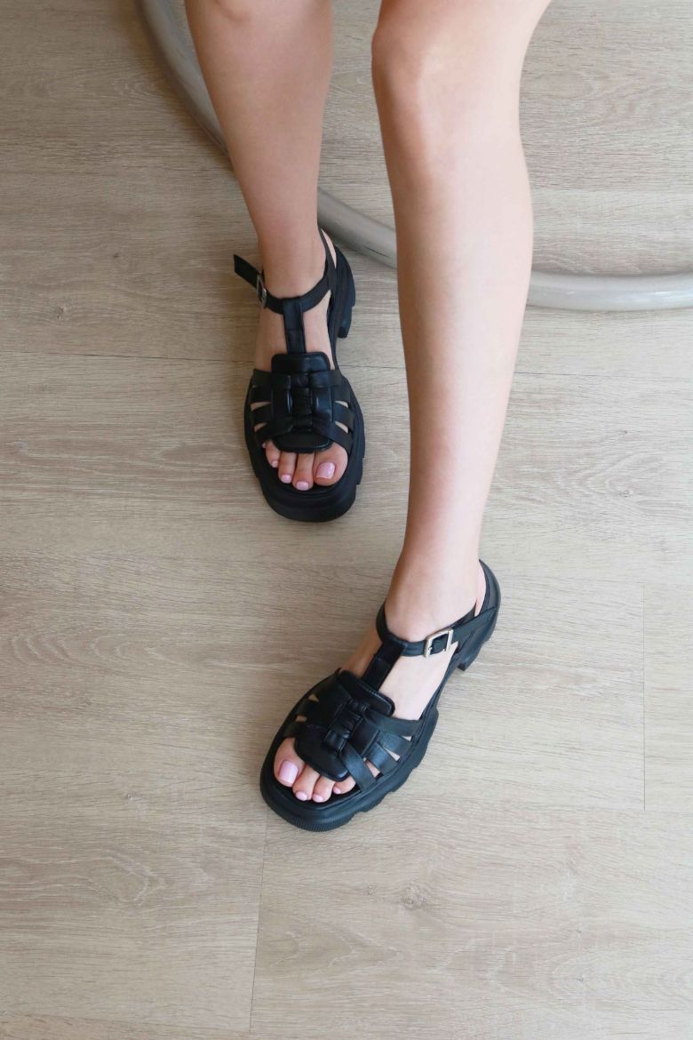 Kemer Detaylı Kalın Taban Hakiki Deri Kadın Sandalet  SİYAH resmi