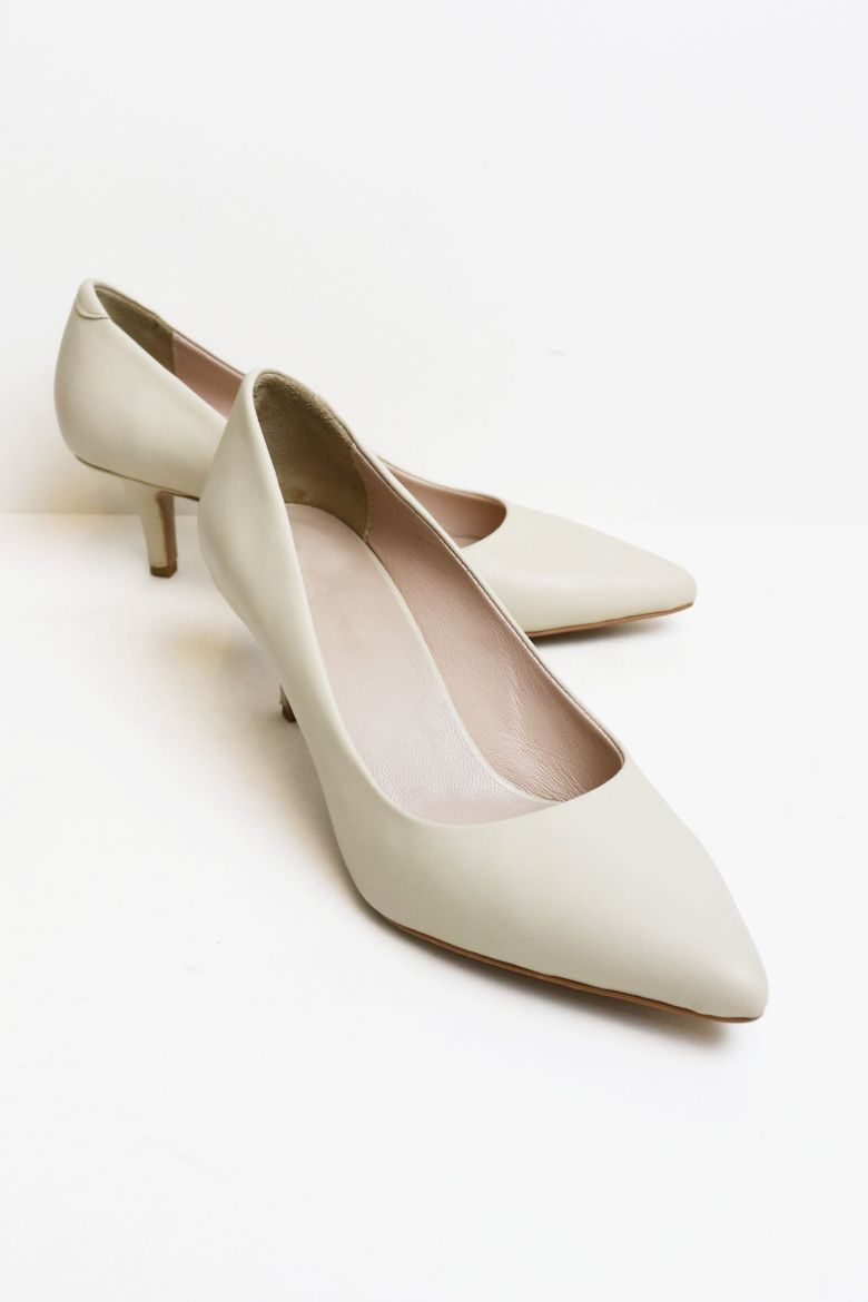 Hakiki Deri Sivri Burun Kısa Ince Topuklu Kadın Stiletto  TEN  resmi