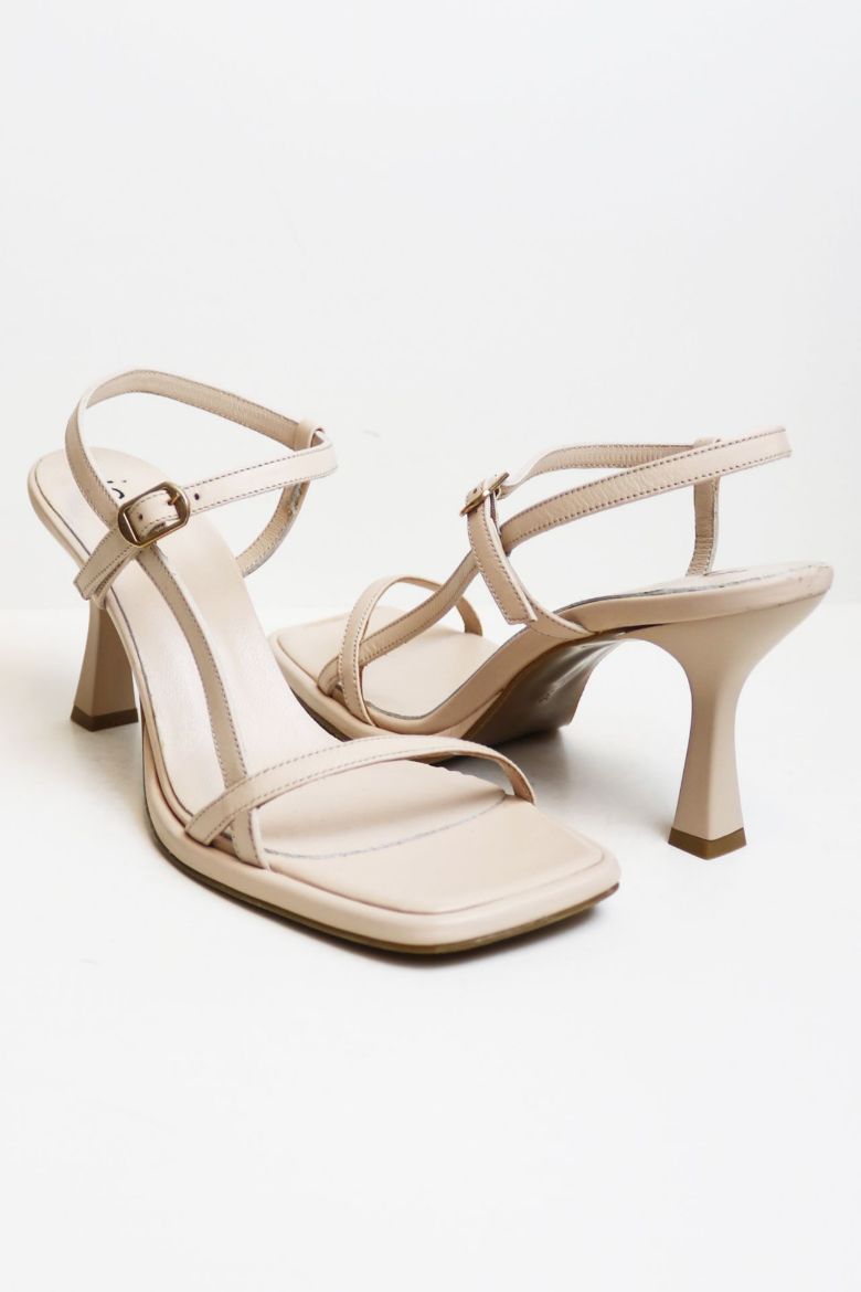 Kemer Detaylı Hakiki Deri Kadeh Topuk Topuklu Ayakkabı  TEN  resmi