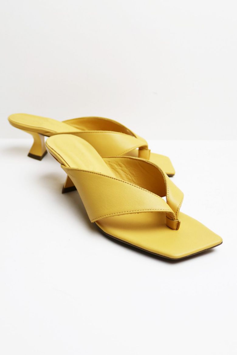 Kısa Topuk Küt Burun Hakiki Deri Terlik Kadeh Topuk  SARI resmi