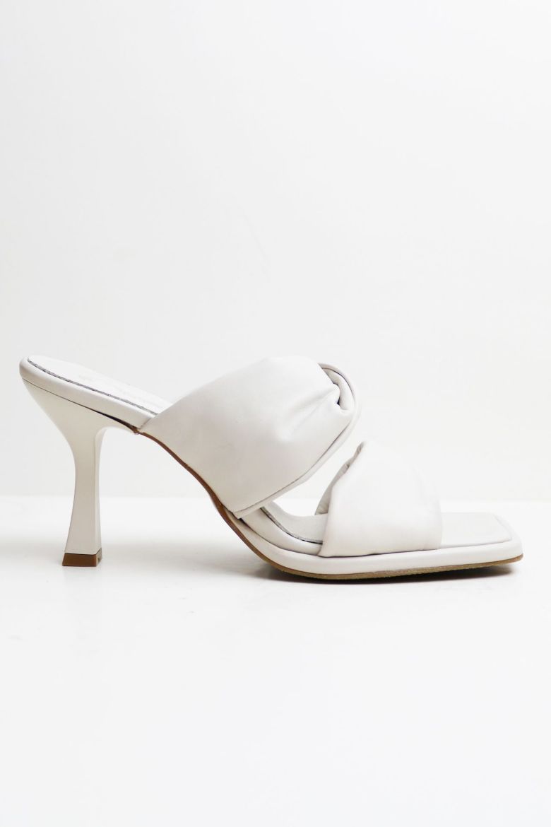 Bantlı Küt Burun Arkası Açık Kadeh Topuk Topuklu Ayakkabı  BEJ resmi