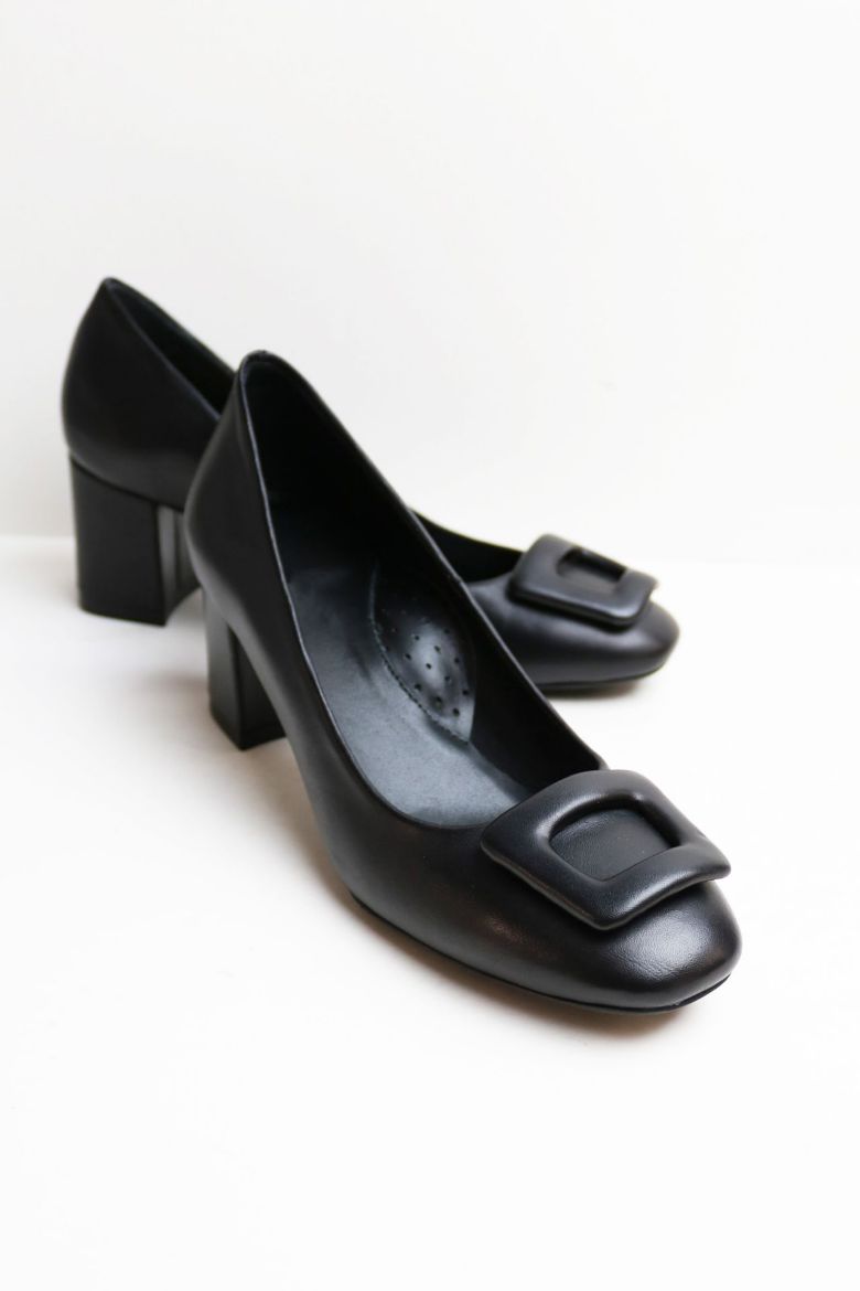 Hakiki Deri Toka Detaylı Küt Burun Topuklu  Ayakkabı  SİYAH resmi
