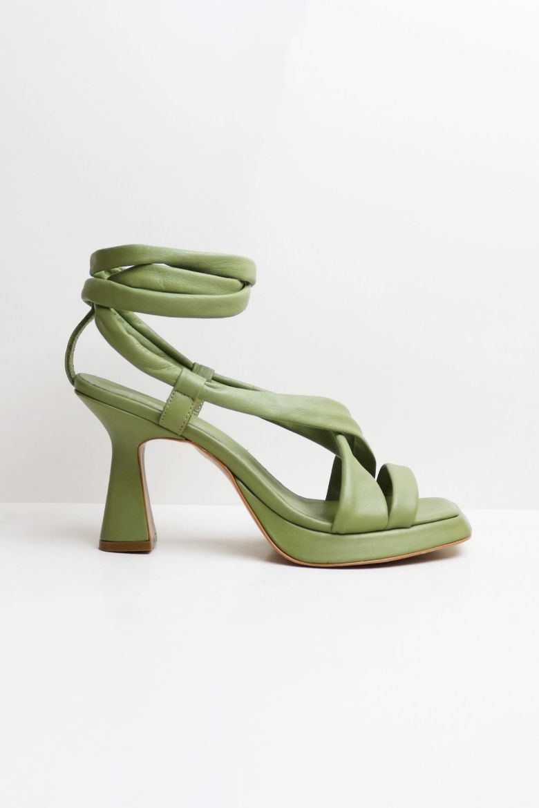 Ip Detaylı Küt Burun Hakiki Deri Çapraz Bantlı Kadeh Topuk Topuklu Ayakkabı  YEŞİL resmi