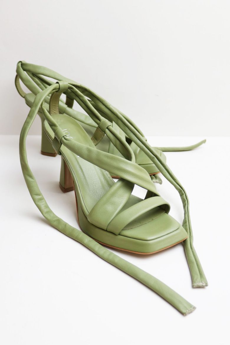 Ip Detaylı Küt Burun Hakiki Deri Çapraz Bantlı Kadeh Topuk Topuklu Ayakkabı  YEŞİL resmi