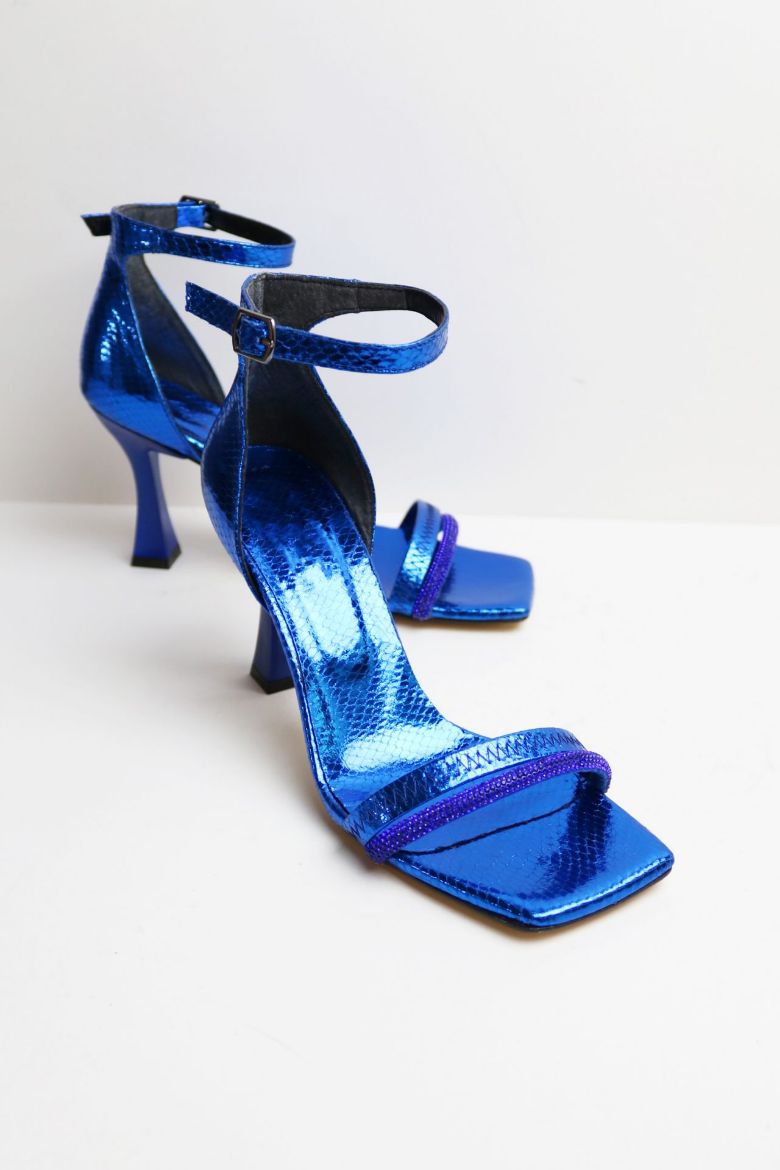 Bilekten Bağlı Küt Burun Taşlı Çift Bantlı Topuklu Ayakkabı  SAKS resmi