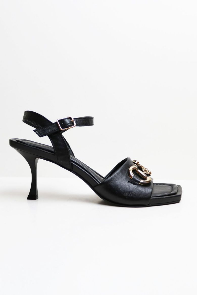 Tokalı Küt Burun Bilekten Bağlamalı Kadeh Topuk Topuklu Ayakkabı  SİYAH resmi