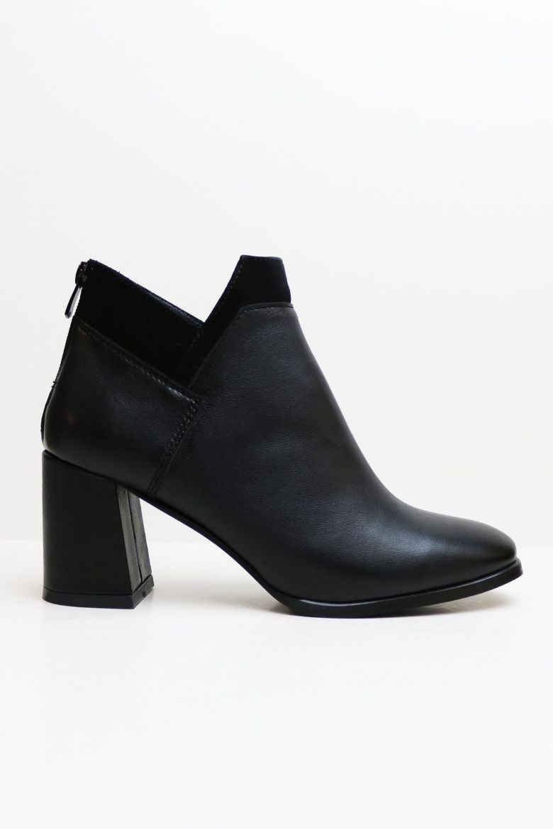 Yan V Detaylı Bilek Boy Kalın Topuklu Hakiki Deri Kadın Bot  SİYAH resmi