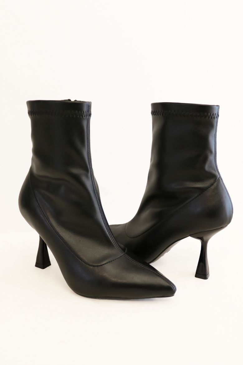 Sivri Burun Kadeh Topuk Cilt Kadın Bot  SİYAH resmi